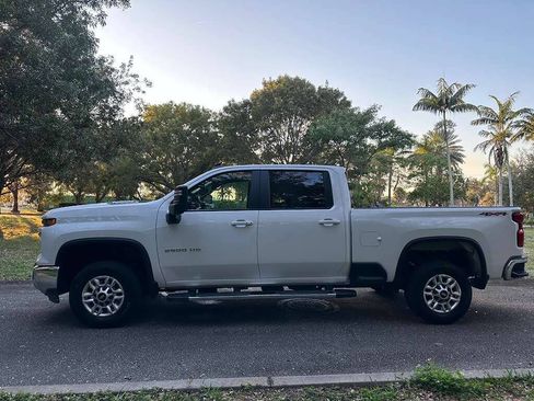 Used 2025 Chevrolet Silverado 2500 LT w/ Convenience Package AWD/4WD image 4