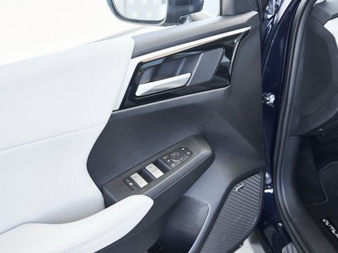 Used 2025 Mitsubishi Outlander SE image 19