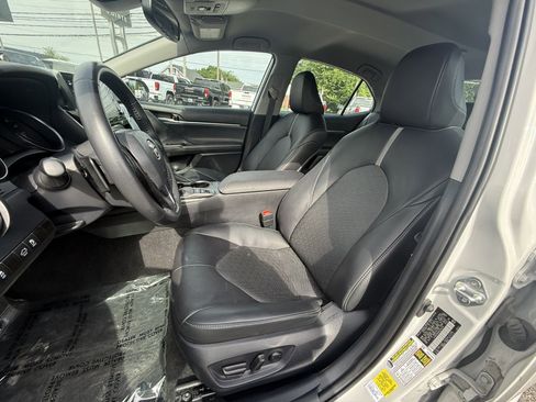 Used 2024 Toyota Camry XSE FWD image 9