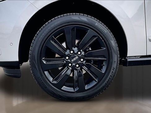 Used 2024 Lincoln Navigator L Reserve AWD/4WD image 8