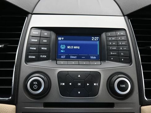 Used 2017 Ford Taurus SE FWD image 16