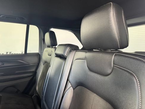 Used 2023 Jeep Grand Cherokee Altitude AWD/4WD image 11