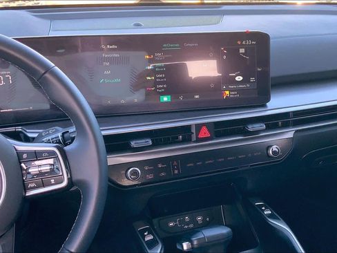 Certified 2025 Kia Sorento S image 14