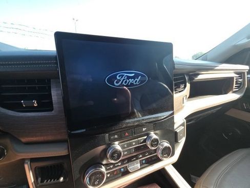 Used 2024 Ford Expedition Max Limited AWD/4WD image 12