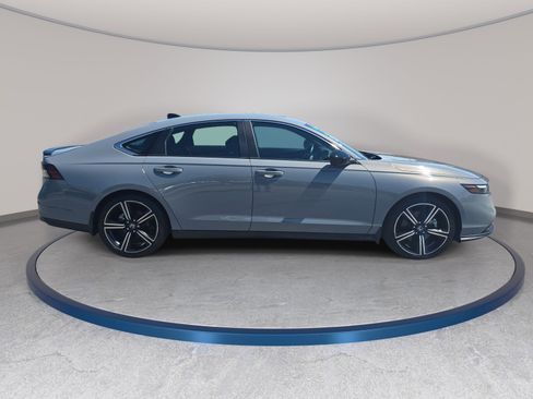 Used 2023 Honda Accord Sport image 4