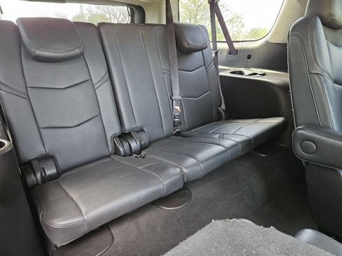 Used 2019 Cadillac Escalade ESV 4WD image 16