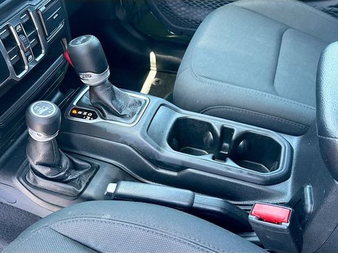 Used 2021 Jeep Wrangler Unlimited Sport AWD/4WD image 28