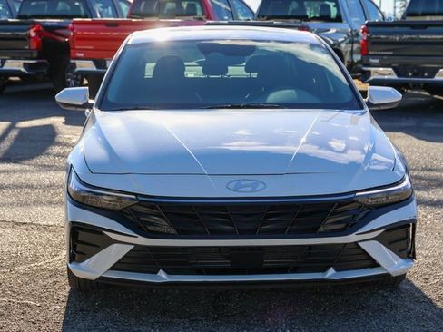 Used 2025 Hyundai Elantra SEL image 2