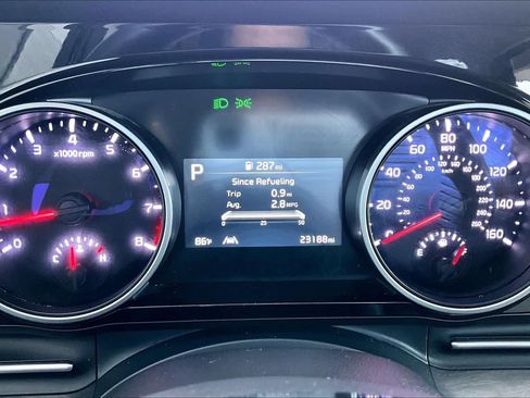 Used 2024 Kia Carnival EX FWD image 26