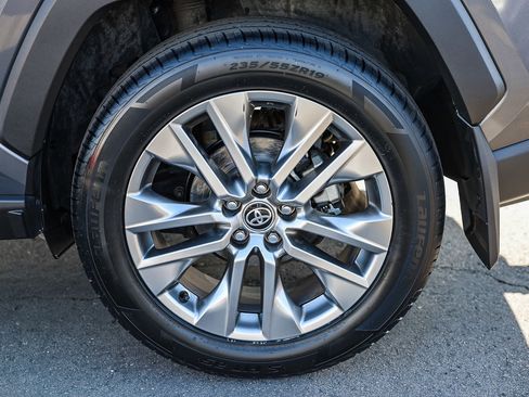 Used 2020 Toyota RAV4 Limited image 28