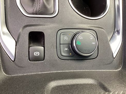 Used 2022 Chevrolet Traverse Premier image 38