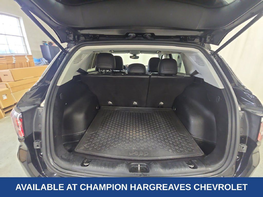 Used 2018 Jeep Compass Trailhawk AWD/4WD image 35