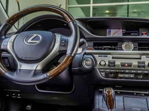 Used 2013 Lexus ES 350 w/ Luxury Pkg FWD image 17