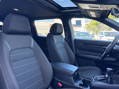 Used 2025 Honda CR-V Sport image 32
