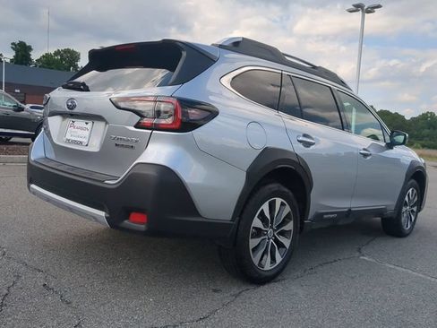 Used 2025 Subaru Outback Touring AWD/4WD image 4