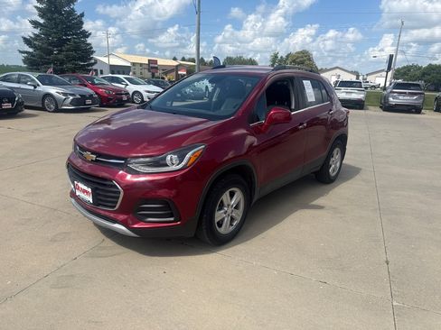 Used 2019 Chevrolet Trax LT w/ LT Convenience Package AWD/4WD image 1
