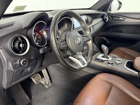Used 2023 Alfa Romeo Stelvio Ti AWD/4WD image 12