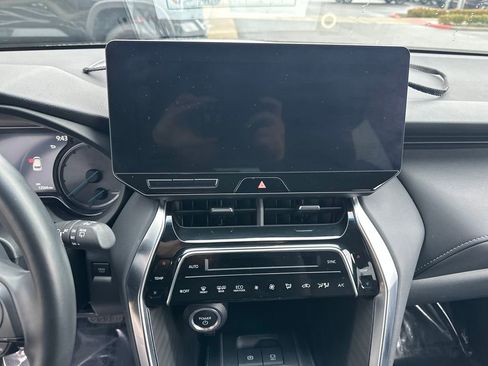 Used 2024 Toyota Venza XLE image 22