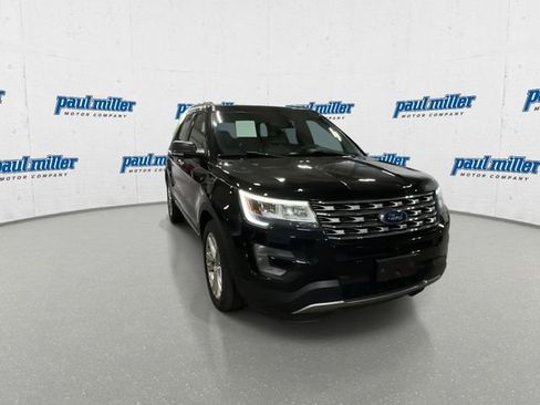 Used 2017 Ford Explorer Limited w/ Equipment Group 301A AWD/4WD image 3