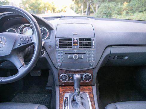 Used 2009 Mercedes-Benz C 300 Sedan image 18
