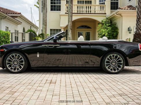 Used 2019 Rolls-Royce Dawn RWD image 1
