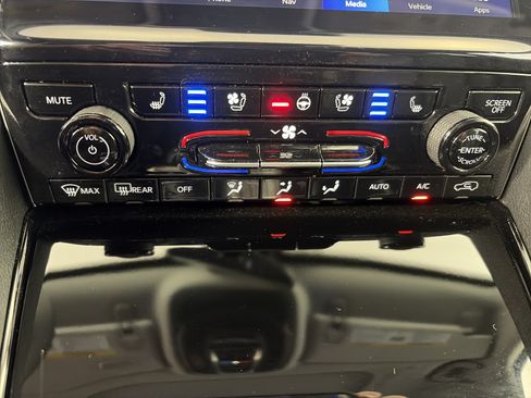 Used 2023 Jeep Grand Cherokee 4WD 4xe w/ Luxury Tech Group II image 35