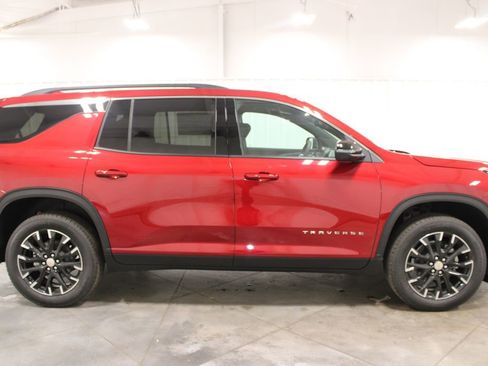 New 2026 Chevrolet Traverse LT w/ Sun and Wheel Package FWD image 11