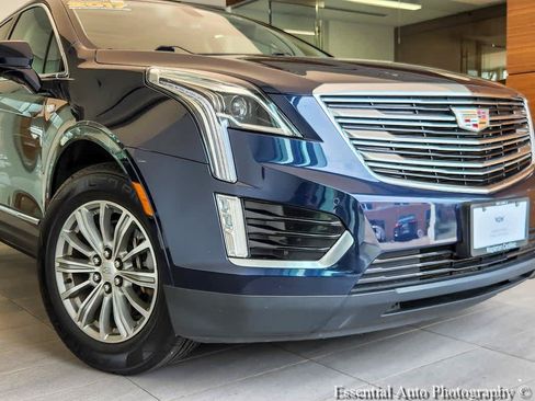 Used 2017 Cadillac XT5 Luxury FWD image 2