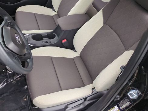 Used 2025 Toyota Corolla LE image 17