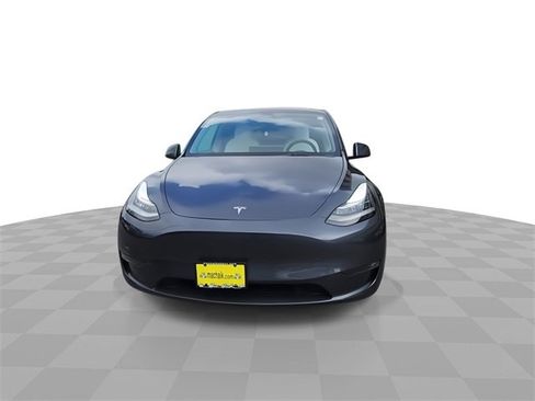 Used 2023 Tesla Model Y Long Range image 3