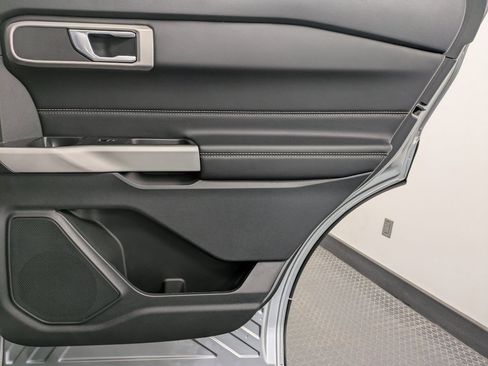 Used 2022 Ford Explorer XLT w/ Equipment Group 202A image 24