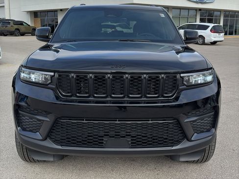 New 2025 Jeep Grand Cherokee Altitude w/ Trailer Tow Package AWD/4WD image 4