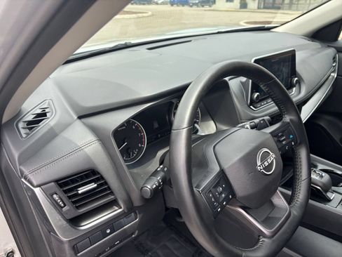Used 2025 Nissan Rogue SV AWD/4WD image 37