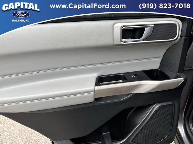Certified 2022 Ford Explorer XLT w/ Equipment Group 202A AWD/4WD image 17