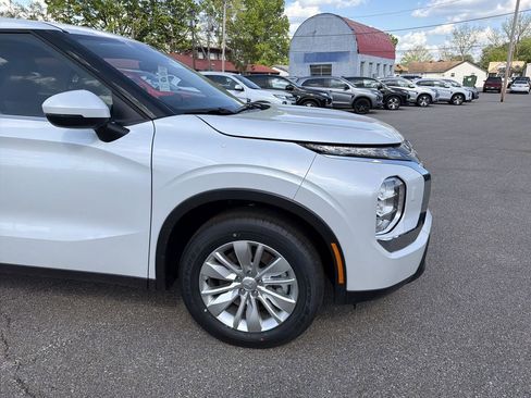 New 2026 Mitsubishi Outlander ES AWD/4WD image 2