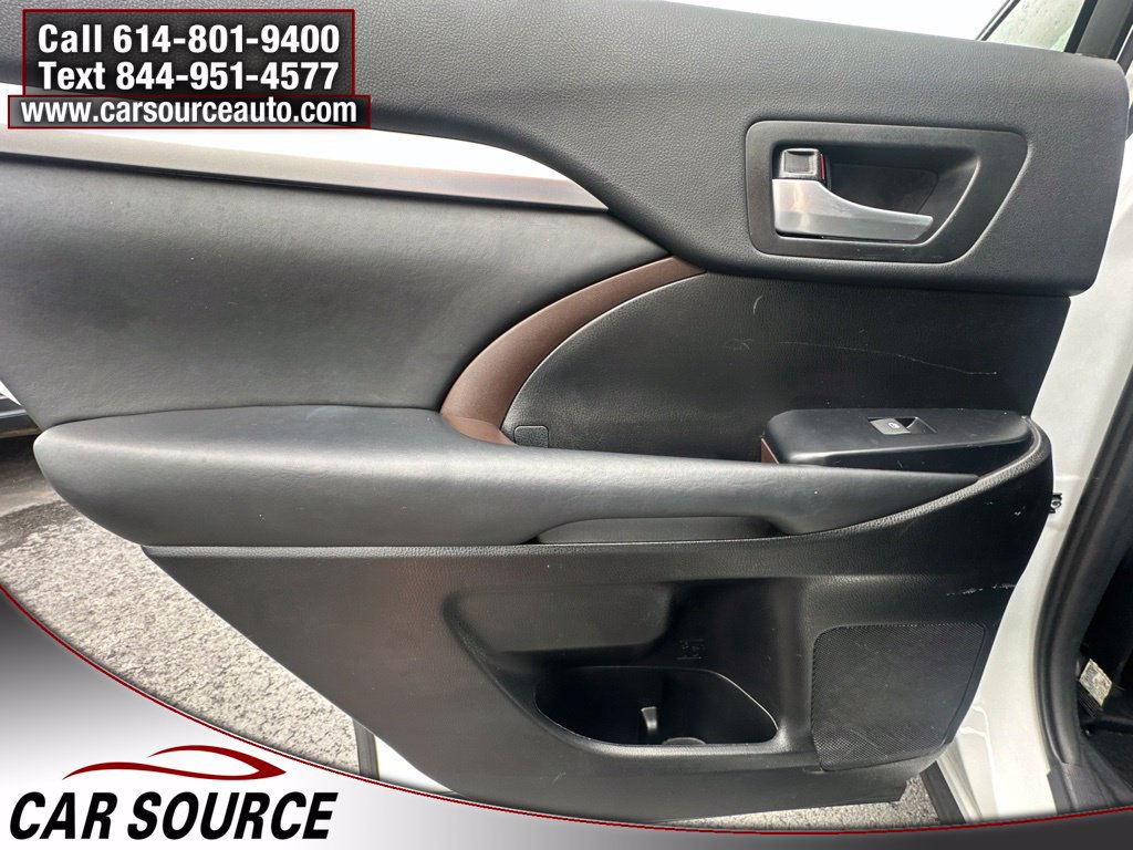 Used 2019 Toyota Highlander XLE AWD/4WD image 19