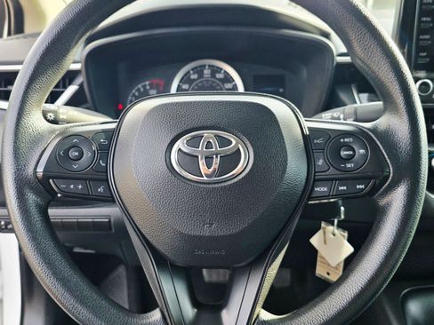 Used 2022 Toyota Corolla LE image 19