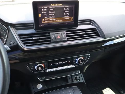 Used 2019 Audi Q5 2.0T Premium w/ Convenience Package AWD/4WD image 6