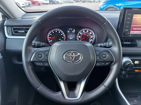 Used 2021 Toyota RAV4 XLE Premium image 12