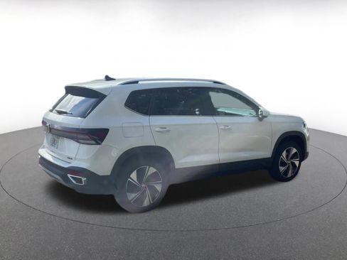Used 2025 Volkswagen Taos SE image 15