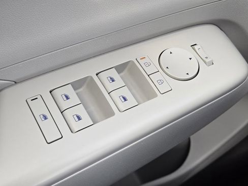 Used 2024 Hyundai Kona SEL image 29