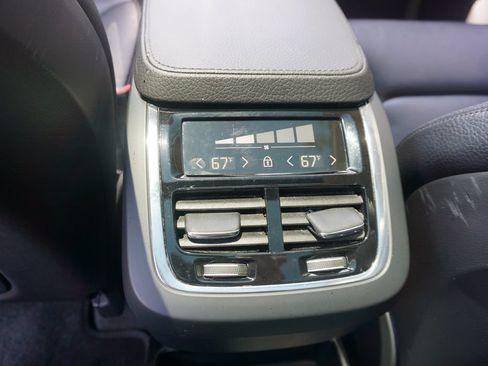 Used 2020 Volvo XC90 T6 Momentum AWD/4WD image 16