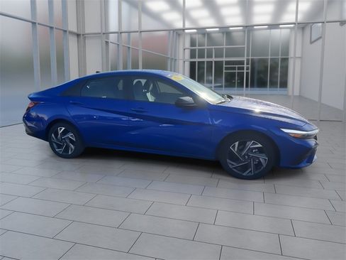 Certified 2025 Hyundai Elantra Sport image 9