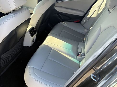 Used 2023 Genesis G70 2.0T image 12