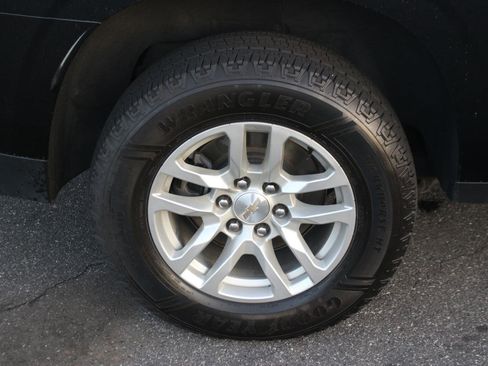 Used 2023 Chevrolet Suburban LT AWD/4WD image 41
