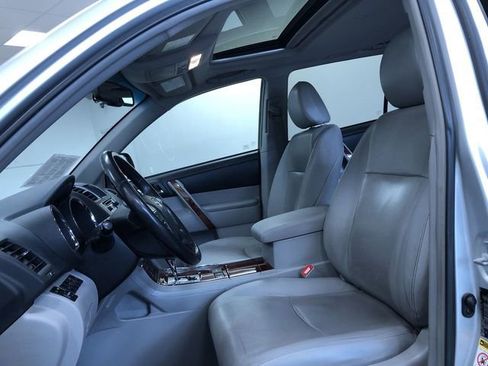 Used 2013 Toyota Highlander Limited AWD/4WD image 19