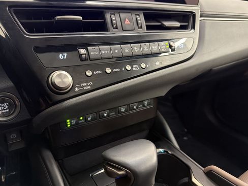 Certified 2025 Lexus ES 350 w/ Technology Package FWD image 21