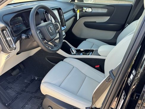New 2026 Volvo XC40 B5 Ultra w/ Protection Package Premier image 19