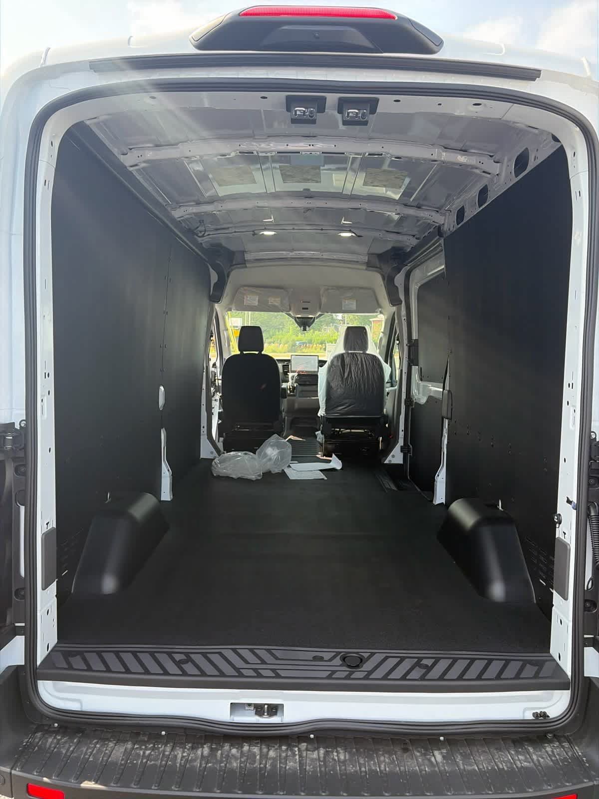 New 2026 Ford Transit 250 148 Medium Roof w/ Load Area Protection Package RWD image 25