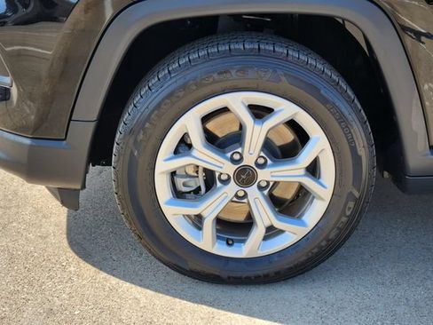 Used 2025 Jeep Compass Sport w/ Mopar Graphics Package AWD/4WD image 17